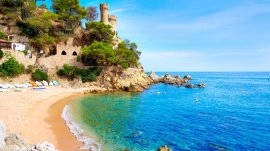 Ljoret de Mar: Pogled na plažu i zamak