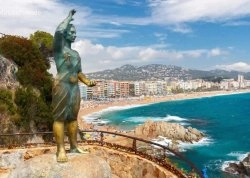 Leto 2024, letovanje - Italija - Španija - Francuska - Hoteli: Dona Marinera - bronzana statua ribareve žene