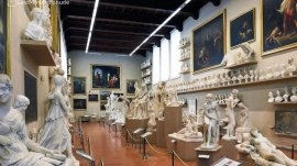 Firenca: Unutrašnjost galerije Akademije