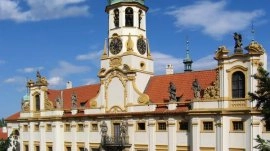 Prag: Manastir Loreta