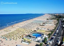 Prvi maj - Rimini - Hoteli: Pogled na plažu