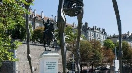 Ženeva: Spomenik u obliku pauka Maman