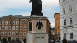 Salcburg: Spomenik Mocartu na Mocartovm trgu