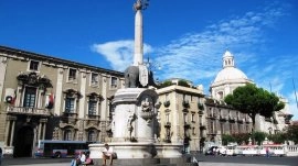 Milano: Trg Duomo - Fontana dell'Elefante