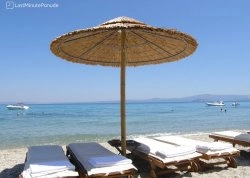 Vikend putovanja - Solun - Hoteli: Ležaljke odmah uz more