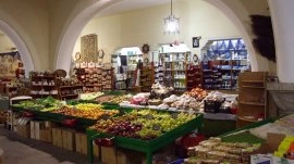 Kos: Prodavnica  voća i  začina na trgu Elefteria - grad Kos