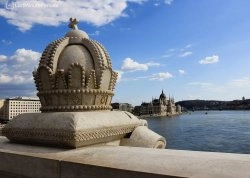 Vikend putovanja - Budimpešta - : Kamena kruna Mađarske sa pogledom na Parlament