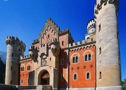 Prolećna putovanja - Dvorci Bavarske - Hoteli: Dvorac Neuschwanstein - glavni ulaz
