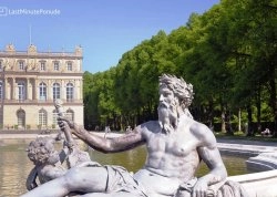 Prolećna putovanja - Dvorci Bavarske - Hoteli: Dvorac Herrenchiemsee - Fontana sa alegorijskom bronzanom skulpturom