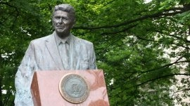 Varšava: Spomenik Ronalda Regana