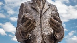 Višegrad: Statua Nikola Tesla