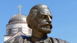 Višegrad:  Statua Njegoš