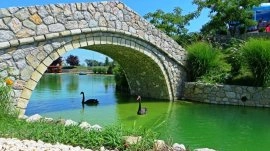 Etno selo Stanišići: Pogled na kameni most