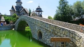 Etno selo Stanišići: Kameni most i jezero