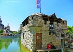 Vikend putovanja - Etno selo Stanišići - : Pogled na krčmu