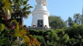 Santiago: Statu Svete Marije na brdu San Cristobal