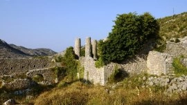 Neum: Ostaci tvrđave Hutovo (arheološko područje)