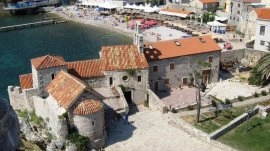 Budva: Crkva Svetog Save i crkva Santa Maria in Punta