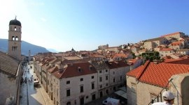 Dubrovnik: Pogled na Stradun sa Dubrovačkih zidina