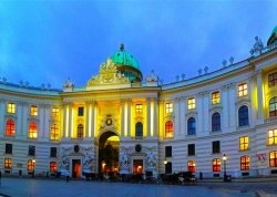 Vikend putovanja - Beč - : Hofburg Michaelerplatz