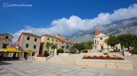 Makarska: Trg Kačić