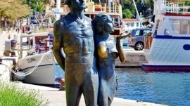 Makarska: Statua