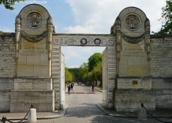 Prolećna putovanja - Pariz - Hoteli: Glavni ulaz u groblje Pere Lachaise