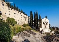Šoping ture - Prvomajsko krstarenje  - Hoteli: Arheološki muzej rimskog pozorišta