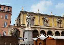 Šoping ture - Prvomajsko krstarenje  - Hoteli: Kip Dantea Aligijerija