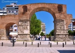 Prolećna putovanja - Krstarenje Egejem iz Soluna - Apartmani: Galerijev slavoluk