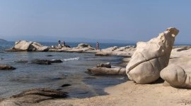 Sitonija: Plaža Karidi, Vurvuru