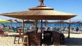 Nei Pori: Bar na plaži