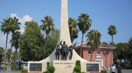 Alanja: Spomenik Mustafi Kemal Ataturk
