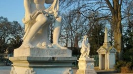 Dizeldorf: Skulpture ispred zamka Benrath