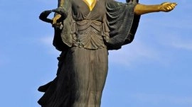 Sofija: Statua Sveta Sofija
