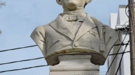 Egina: Statua Ioanis Kapodistrias
