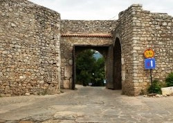 Prvi maj - Ohrid - Hoteli: Prednja kapija