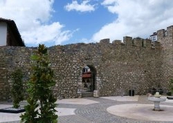 Prvi maj - Ohrid - Hoteli: Gradske zidine