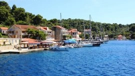 Mljet: Pogled na luku