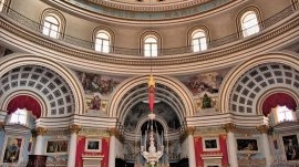 Malta: Oltar crkve u Mosti