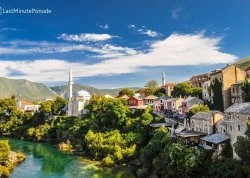 Prolećna putovanja - Mostar - Hoteli: Pogled na džamiju