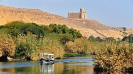 Asuan: Pogleda na mauzolej Aga Kan sa reke Nila