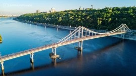 Kijev: Pešački most preko reke Dnjepar