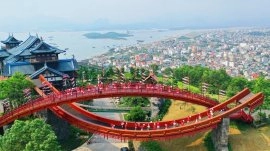 Ha Long Bay: Turistička atrakcija - most Koi