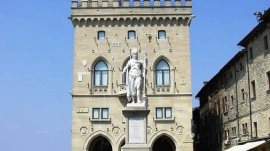 San Marino: Zgrada skupštine na trgu Slobode