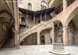 Prolećna putovanja - Klasična Italija - Hoteli: Palata kralja Enca unutršsnji deo