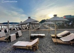 Leto 2024, letovanje - Bečići - Hoteli: Ležaljke na plaži