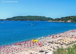 Leto 2024, letovanje - Bečići - Hoteli: Pogled na plažu i more