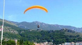 Bečići: Paraglajding