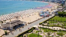 Sunčev Breg: Pogled na plažu i more